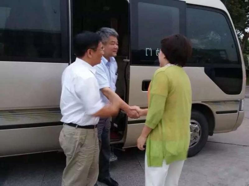 全国绿化模范城市核查专家组莅临我校实地检查1.jpg 77779193永利集团